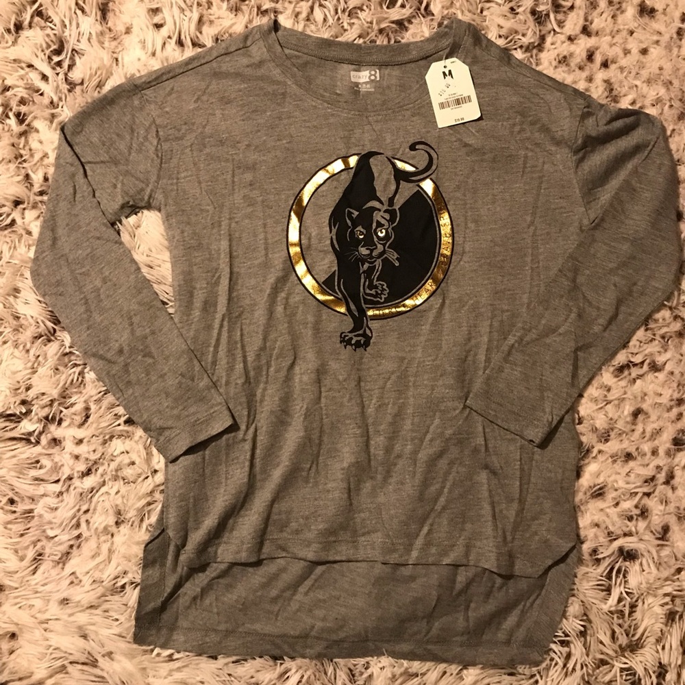 Girls long sleeve shirt.